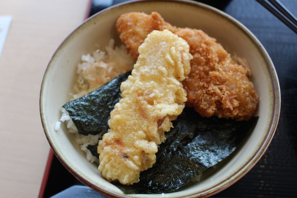 確かに「のり弁」なのに丼（筆者撮影）