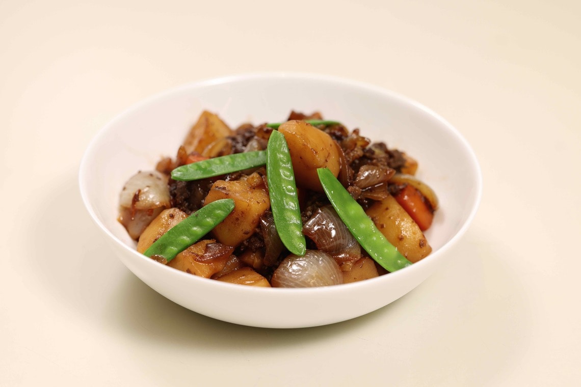 強火で火がしっかり通るのか心配もあったが、きちんとほくほくの風味。ただ肉はそぼろ状になってしまった（撮影：尾形 文繁）