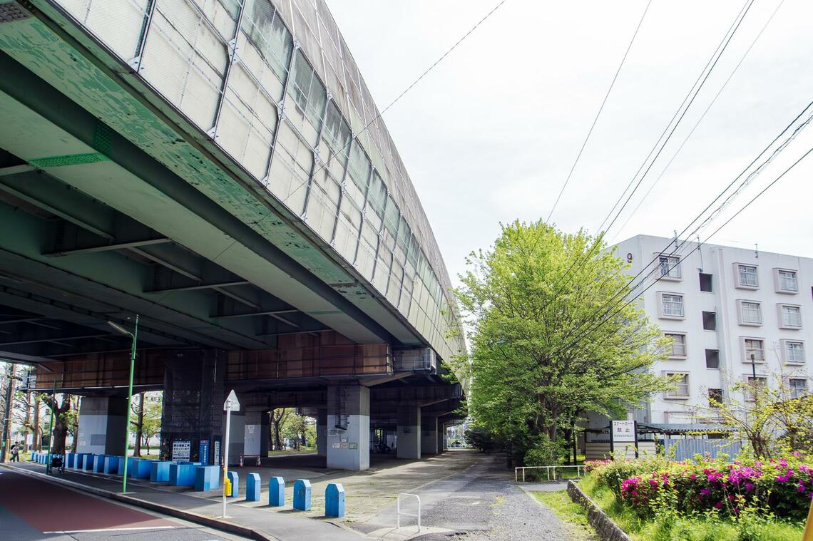 烏山北住宅と隣接する烏山シェルター