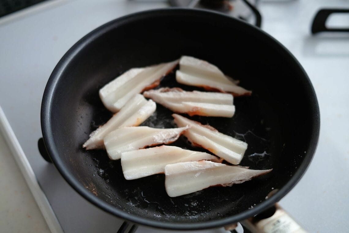 焼いているちくわ