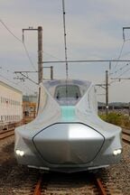 正面から見た1号車