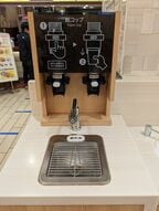 フードコートの給水機