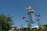 生駒山上遊園地の飛行塔（写真：369days提供）