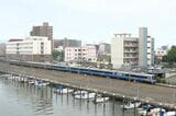 和歌山港線を走る12000系・後ろは9000系（記者撮影）