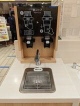 フードコートの給水機