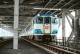 瀬戸大橋線開業直前の試運転列車に充当されたキハ181系。瀬戸大橋内での貴重なカットだ＝1988年（撮影：南正時）