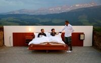 これが｢屋根も壁もない寝室｣で眠るホテルだ スイスのアルプスに登場
