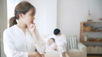 子育てに悩む女性