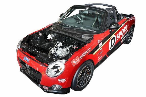 ジャパンモビリティショー2025で登場し、話題を呼んだコペンのFR仕様「K-OPEN ランニングプロト2」も進化し、東京オートサロン2026に登場した