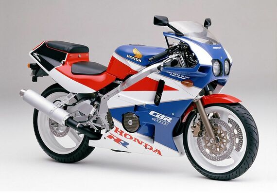 カワサキ｢ニンジャZX-4RR｣型破りに高性能な訳 ひさびさの400cc・4気筒