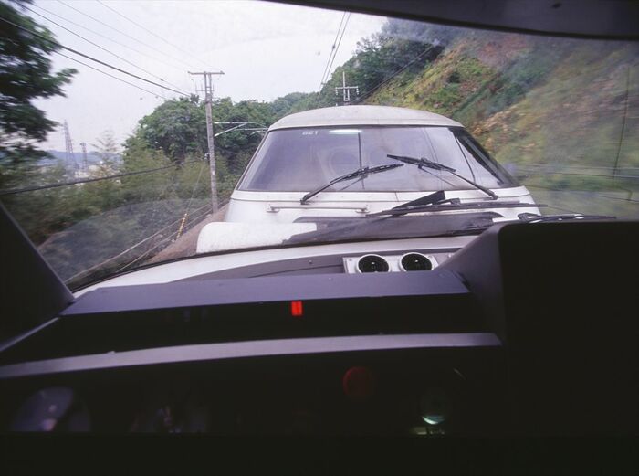 E351系「スーパーあずさ」連結部の運転台から見た風景