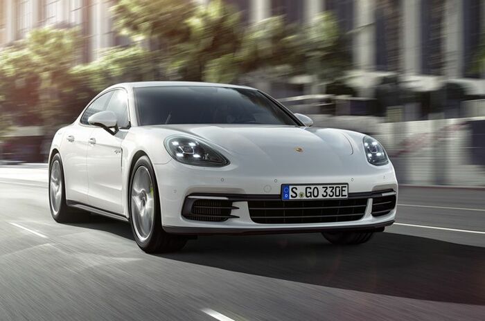 ポルシェ パナメーラ 4 E-ハイブリッド｜Porsche Panamera 4 E-Hybrid