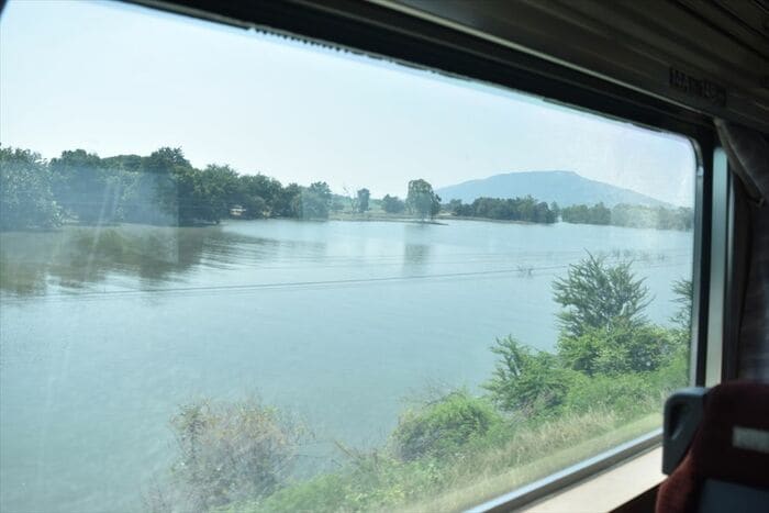 まるで大沼公園付近のような車窓風景