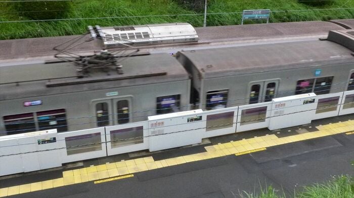 通過列車による風はセンサーの汚れにつながる