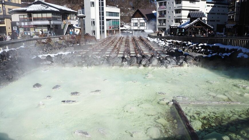 草津温泉のシンボル、湯畑（筆者撮影）