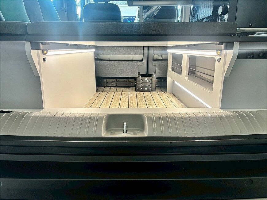 LACホールディングスのBEVキャンピングカー「LAC EVキャンパーP」（写真：LACホールディングス）