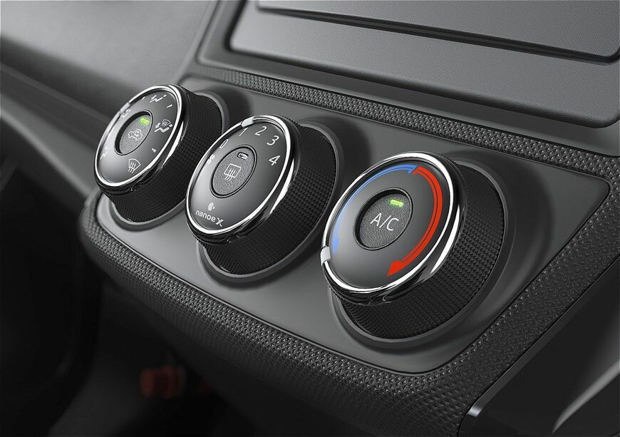 2025年10月末で生産終了となるトヨタ「カローラ アクシオ/カローラ フィールダー」（写真：トヨタ自動車）