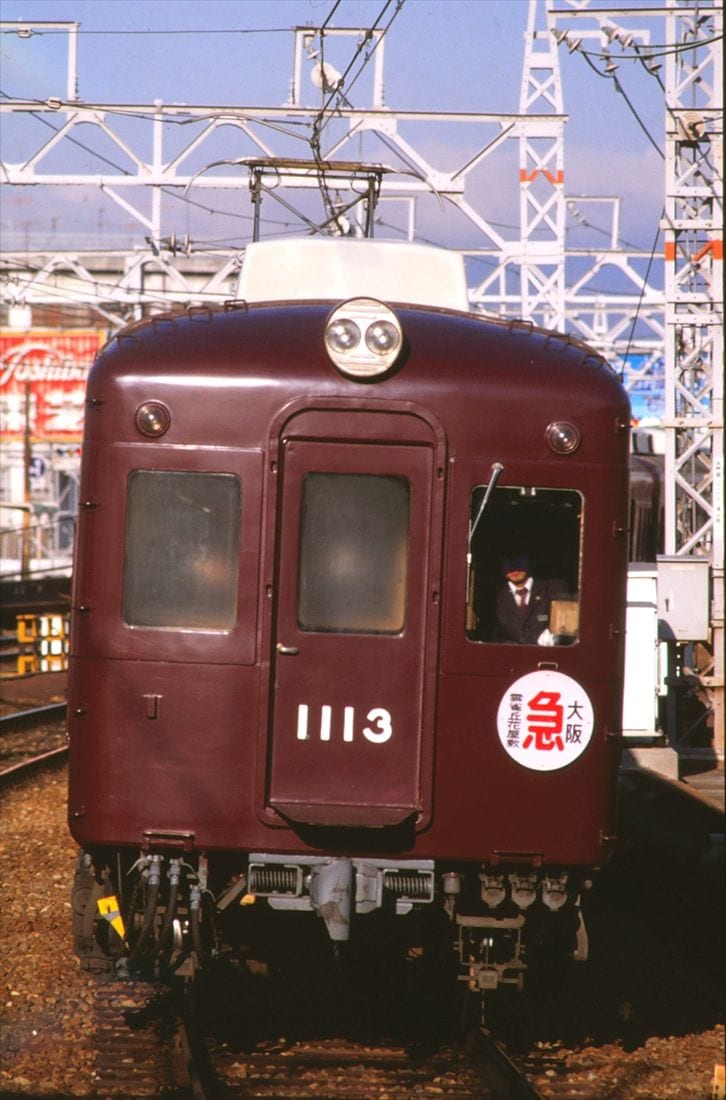 冷房改造された1100系。梅田―雲雀丘花屋敷間の急行運用に就く姿（撮影：南正時）