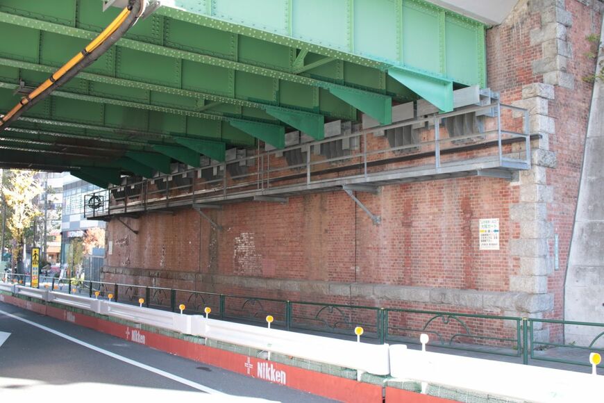 大塚駅東側の橋台