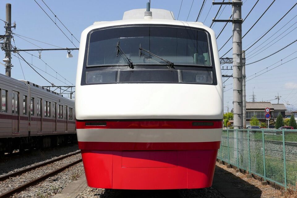 改正前の東武200系を手近で追う！ : 赤い電車は臼い線