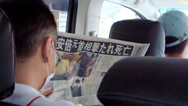 安倍元首相襲撃時の1日（​©「劇場版 センキョナンデス」製作委員会）