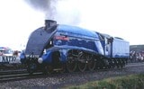 イギリスのA4形蒸気機関車。この機体は設計者の名を取って「サー・ナイジェル・グレズリー」と名付けられている（撮影：南正時）