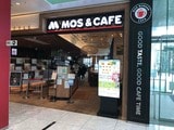 東京都内を中心に「モスバーガー＆カフェ」の業態で展開する店もある（筆者撮影）