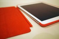 ｢iPad Air2｣が扱いやすくなるケースの秘密 純正カバーとのマッチングがすごい