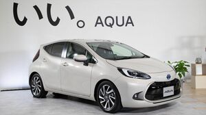 新型アクア対フィット､激戦のコンパクトHV比較 最新技術のトヨタと車内