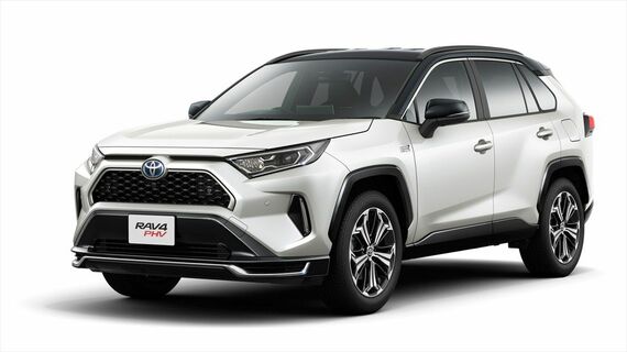 「RAV4 PHV」は環境性だけでなくパワフルな走りも売りにした(写真:トヨタ自動車)