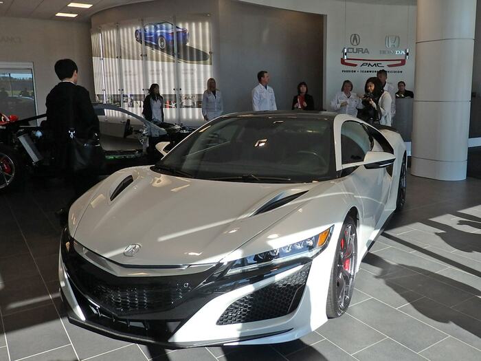 アキュラマークのNSX。日本仕様車はホンダマークだ