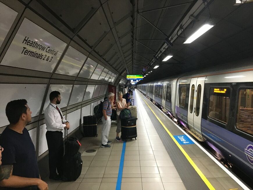 ヒースロー空港第2・第3ターミナル駅ホーム（筆者撮影）
