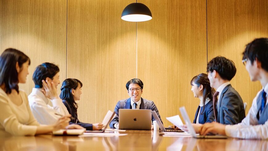 会社員を襲う「あまりに大きな2つの変化」の本質を解説します（写真：horiphoto／PIXTA）