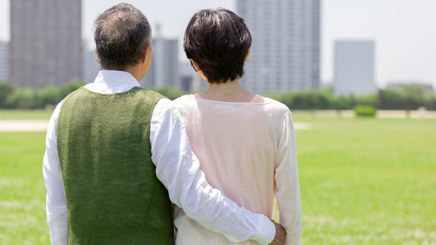 近年、年齢やジェンダー問わず、脱毛の需要が高まっています。そんな中、「介護脱毛」を知っていますか？ 介護脱毛のメリットや最近の傾向などを紹介します。（写真：IYO／PIXTA）