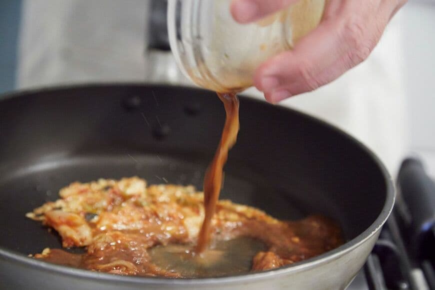 スープが少なく感じますが、麺によくからむので大丈夫！（写真：吉澤健太）