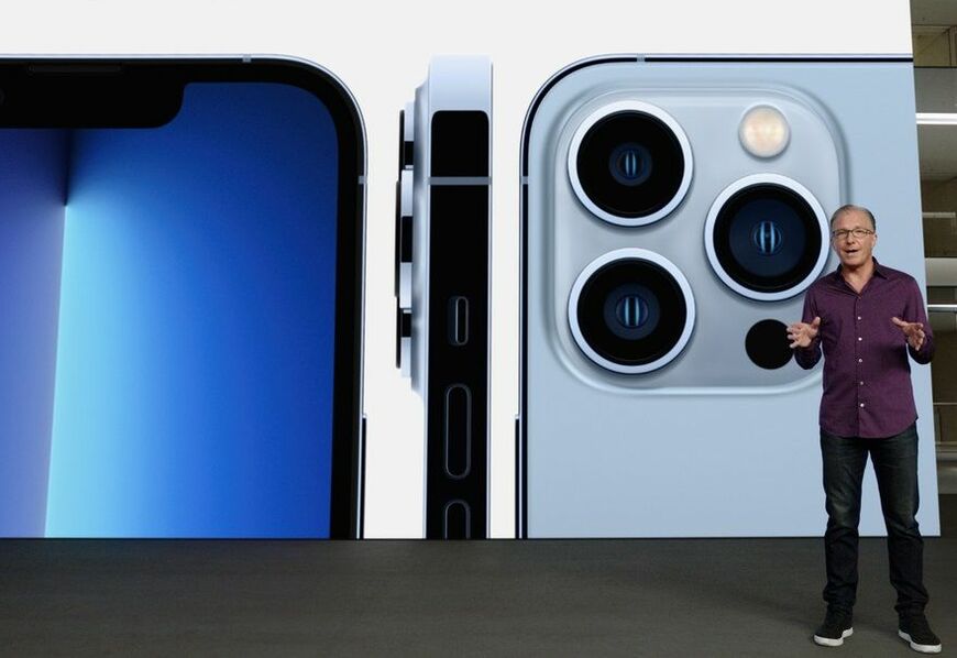 iPhone 13 Proのカメラ性能について解説するワールドワイドマーケティング担当シニアバイスプレジデント、グレッグ・ジョズウィアック氏（写真：アップル基調講演ビデオより）