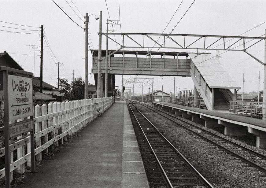 一本松駅のホーム＝1974年ごろ（写真：東武博物館）