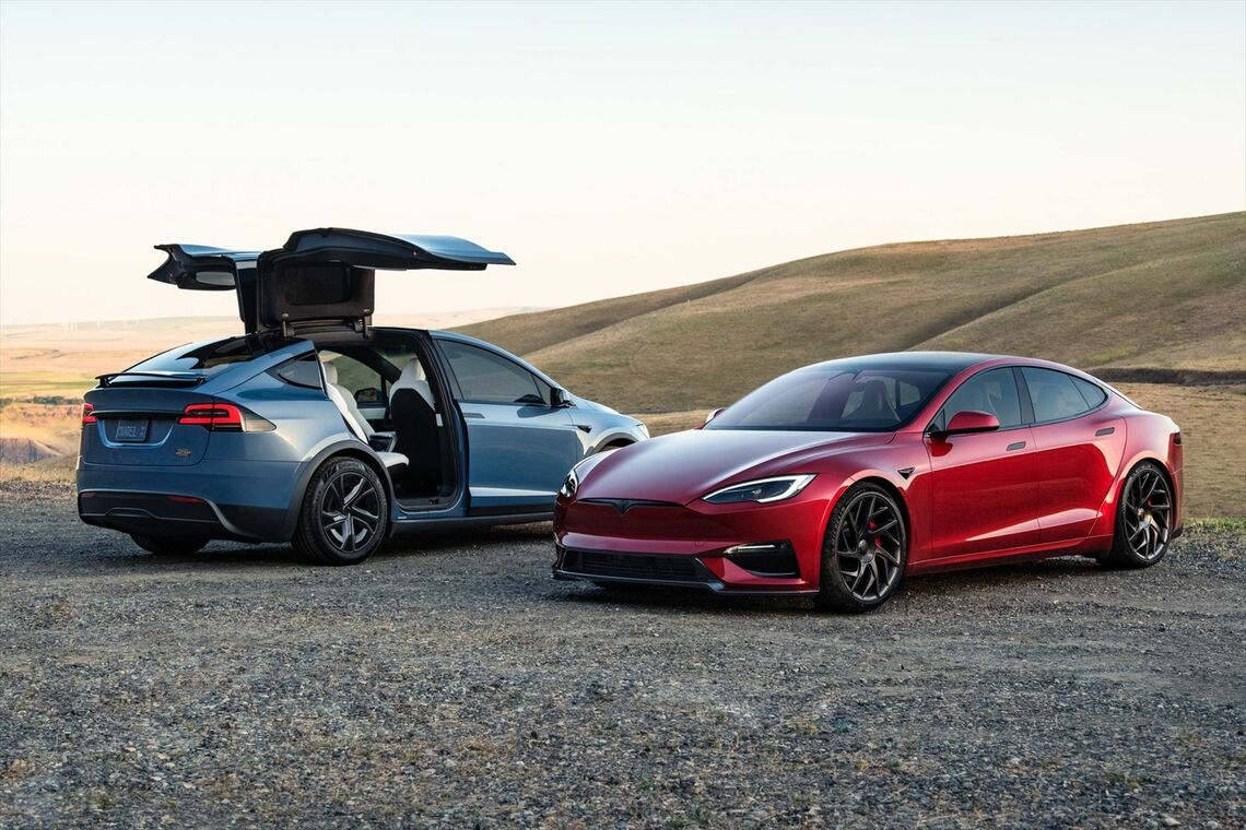 テスラ「モデルX」と「モデルS」（写真：Tesla）