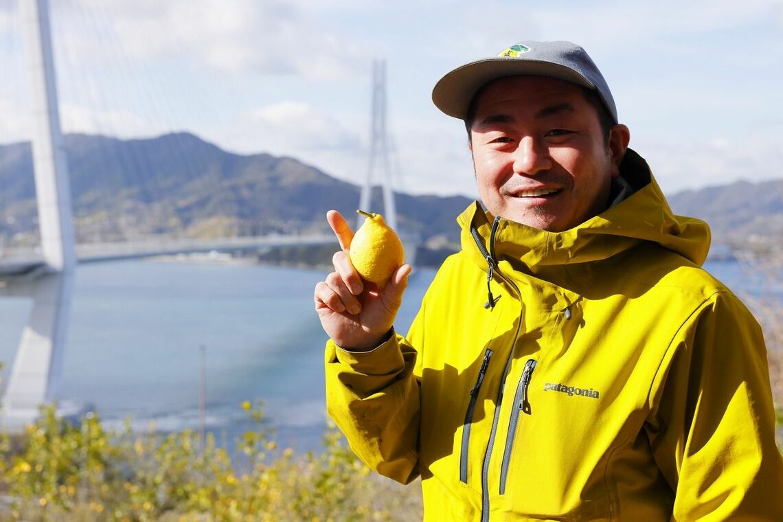 「レモンは皮がすべて」と話す　「れもんだに のうえん」の永井英夫さん（写真：村上悠太）