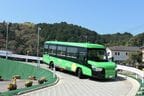 甲浦駅の鉄道区間の高架から道路へ下る走路