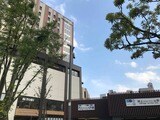ホテルが入る建物（左）は東京メトロ・押上駅を出てすぐ（筆者撮影）