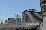 大阪駅前から見た新阪急ホテルと阪急ターミナルビル（記者撮影）