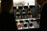 シャンパンの世界売上高が過去最高に 人気回復の兆し