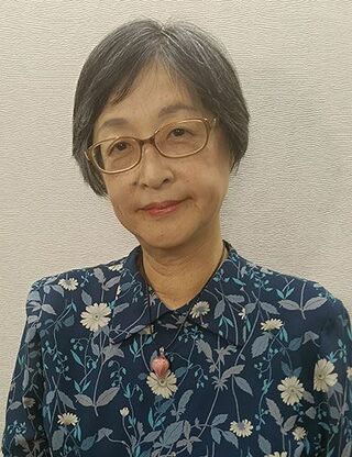 朴君愛（ぱく・くね）（一財）アジア・太平洋人権情報センター（愛称 ヒューライツ大阪）設立時（1994年）からの職員で、現在は事務局長。大阪で生まれ育ったコリアン3世、韓国籍。大阪外国語大学（現、大阪大学）外国語学部朝鮮語学科卒業後、民族差別をなくすための地域活動に参加した。共著として『マイノリティ・ライツ：国際基準の形成と日本の課題』（現代人文社）、『在日コリアンを知るQ＆A：多文化共生への55のヒント』（解放出版社）など。最近は、在日コリアン女性をはじめマイノリティ女性の複合差別の問題に関心を持ち、調査研究や社会活動にかかわっている（写真：本人提供）