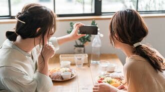 SNSの｢強烈な快感｣に支配される現代人の頭の中