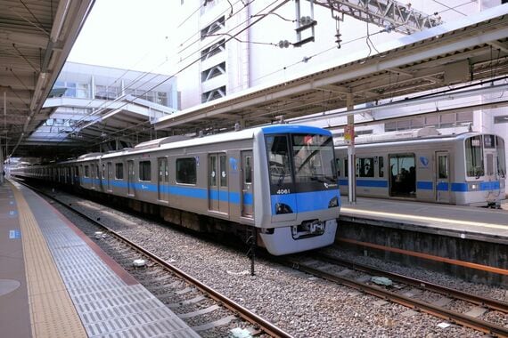 小田急 新百合ヶ丘駅 5番・6番ホーム 急行と快速急行
