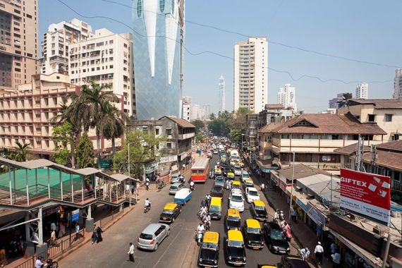スラム人口1億人､めまいするインドの難問     モディ政権の都市近代化プランは成功するか