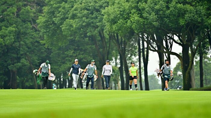 人気の女子ツアーも練習ラウンドのように静か