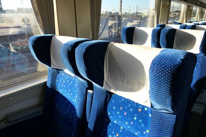 オーディオスピーカーを内蔵していたヘッドレスト
