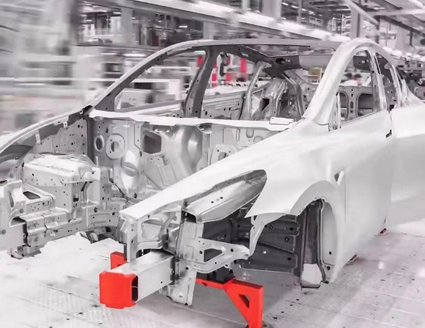 テスラ「モデルY」の一体成型ボディ（写真：Tesla）